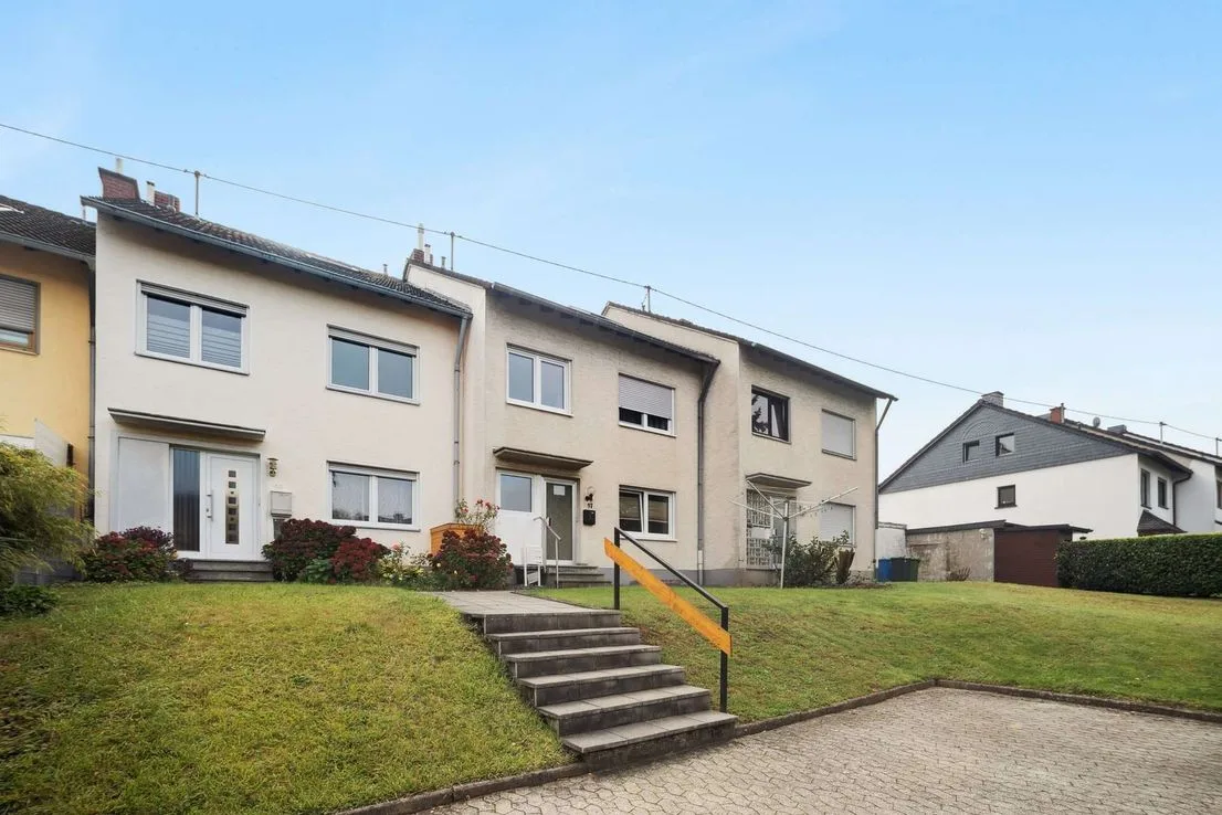 Leerstehendes Dreifamilienhaus in Oberbieber in guter Lage