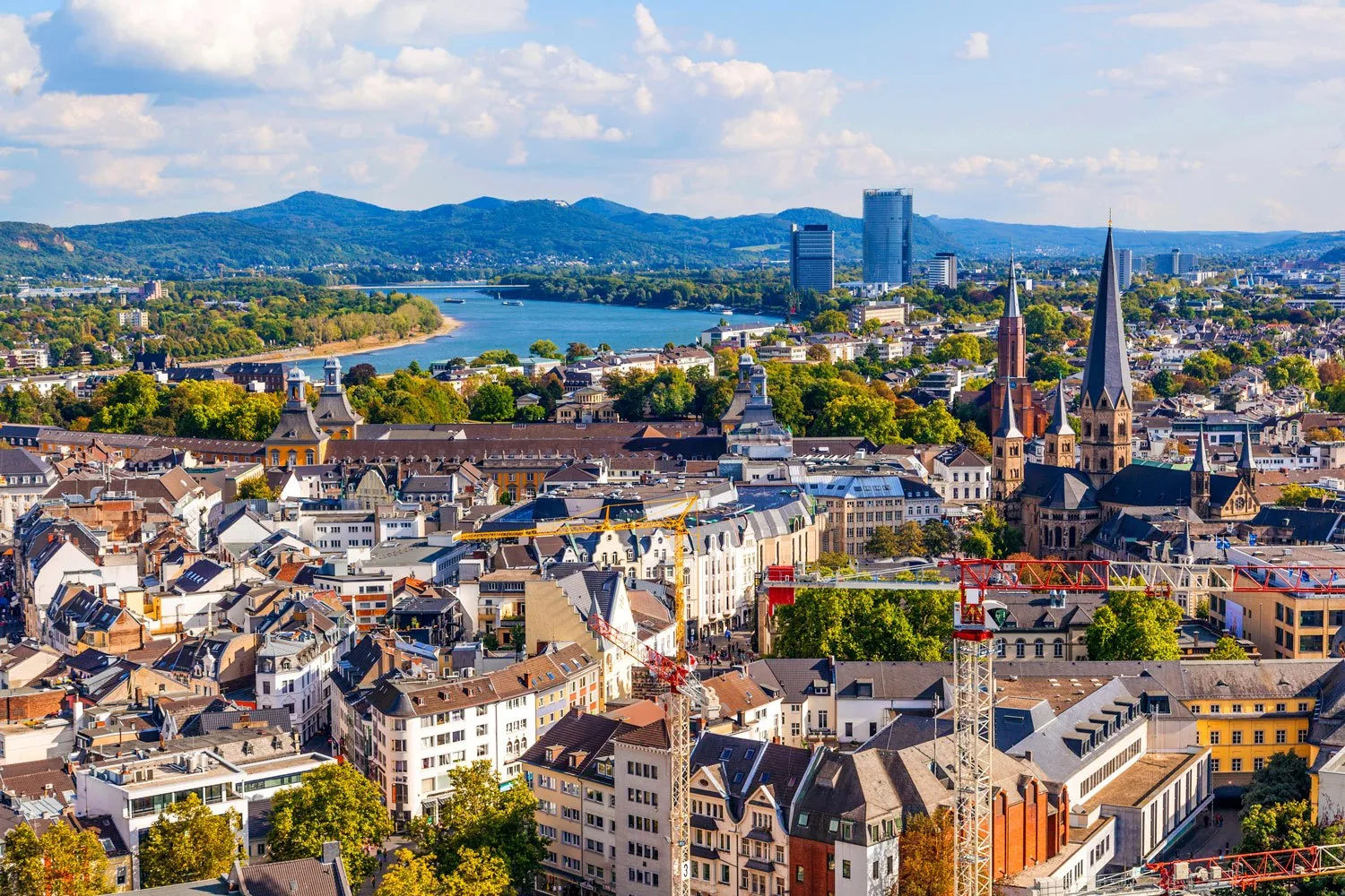 Bonn von oben – Münster, Altstadt, Rhein und Siebengebirge
